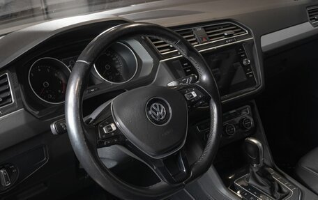 Volkswagen Tiguan II, 2019 год, 2 317 200 рублей, 3 фотография