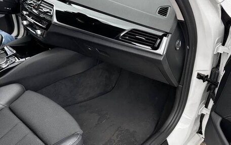 BMW 5 серия, 2019 год, 3 680 000 рублей, 19 фотография