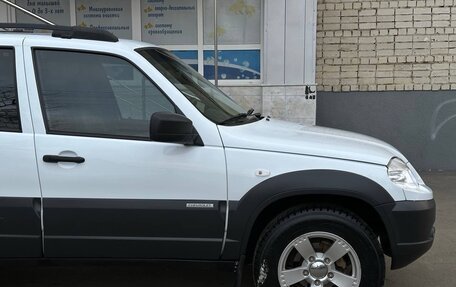 Chevrolet Niva I рестайлинг, 2018 год, 765 000 рублей, 3 фотография