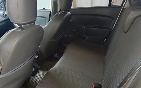 Renault Logan II, 2018 год, 850 000 рублей, 4 фотография