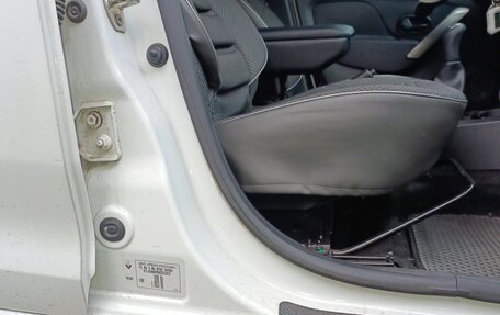 Renault Logan II, 2018 год, 850 000 рублей, 3 фотография