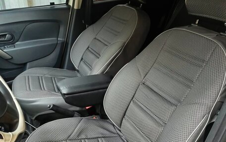 Renault Logan II, 2018 год, 850 000 рублей, 5 фотография