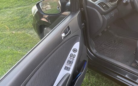 Hyundai Solaris II рестайлинг, 2011 год, 700 000 рублей, 3 фотография