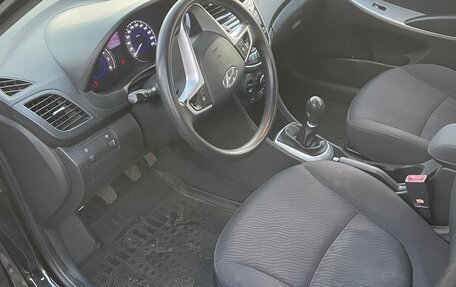 Hyundai Solaris II рестайлинг, 2011 год, 700 000 рублей, 4 фотография