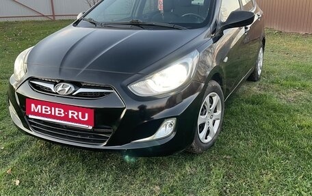 Hyundai Solaris II рестайлинг, 2011 год, 700 000 рублей, 9 фотография