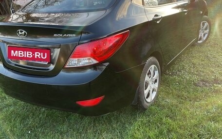 Hyundai Solaris II рестайлинг, 2011 год, 700 000 рублей, 18 фотография