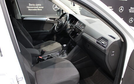 Volkswagen Tiguan II, 2019 год, 2 120 000 рублей, 10 фотография