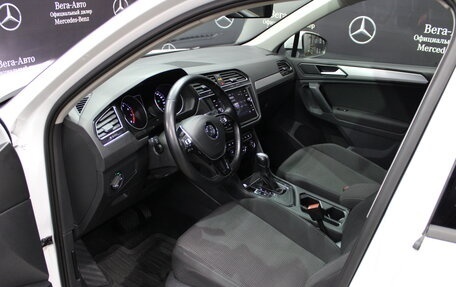 Volkswagen Tiguan II, 2019 год, 2 120 000 рублей, 14 фотография