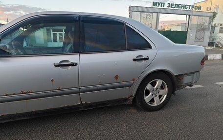 Mercedes-Benz E-Класс, 1998 год, 220 000 рублей, 4 фотография