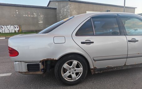 Mercedes-Benz E-Класс, 1998 год, 220 000 рублей, 5 фотография