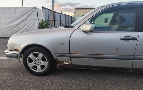 Mercedes-Benz E-Класс, 1998 год, 220 000 рублей, 3 фотография