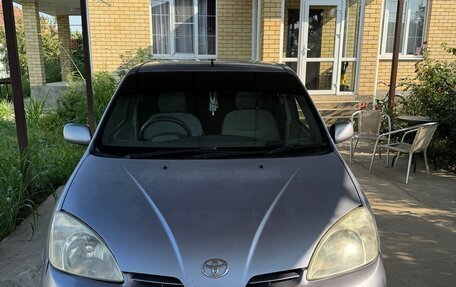 Toyota Prius IV XW50, 2001 год, 390 000 рублей, 1 фотография