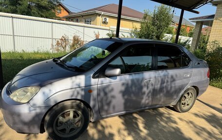 Toyota Prius IV XW50, 2001 год, 390 000 рублей, 2 фотография