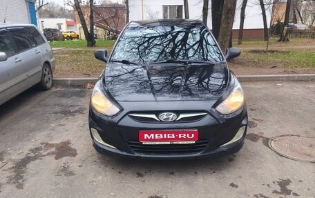 Hyundai Solaris II рестайлинг, 2013 год, 608 000 рублей, 1 фотография