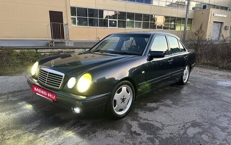Mercedes-Benz E-Класс, 1996 год, 445 000 рублей, 2 фотография