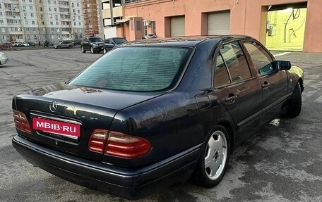 Mercedes-Benz E-Класс, 1996 год, 445 000 рублей, 7 фотография