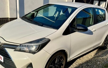 Toyota Yaris III рестайлинг, 2015 год, 1 500 000 рублей, 3 фотография