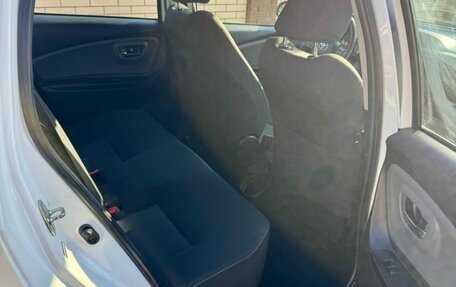 Toyota Yaris III рестайлинг, 2015 год, 1 500 000 рублей, 14 фотография