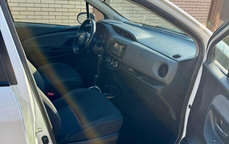 Toyota Yaris III рестайлинг, 2015 год, 1 500 000 рублей, 15 фотография