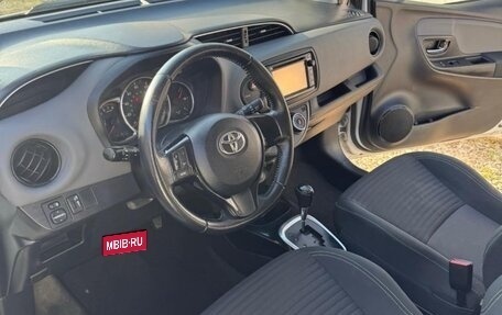 Toyota Yaris III рестайлинг, 2015 год, 1 500 000 рублей, 11 фотография