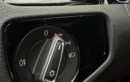 Volkswagen Golf R VII, 2019 год, 3 990 000 рублей, 13 фотография