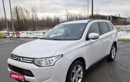 Mitsubishi Outlander III рестайлинг 3, 2012 год, 1 500 000 рублей, 7 фотография