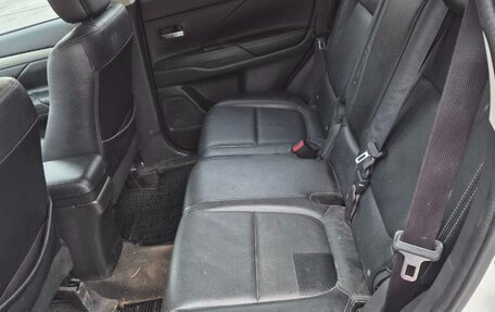 Mitsubishi Outlander III рестайлинг 3, 2012 год, 1 500 000 рублей, 12 фотография