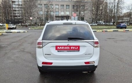Mitsubishi Outlander III рестайлинг 3, 2012 год, 1 500 000 рублей, 13 фотография