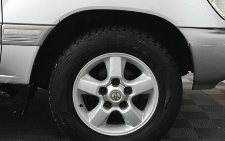 Toyota Land Cruiser 100 рестайлинг 2, 2006 год, 2 400 000 рублей, 13 фотография