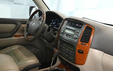 Toyota Land Cruiser 100 рестайлинг 2, 2006 год, 2 400 000 рублей, 14 фотография