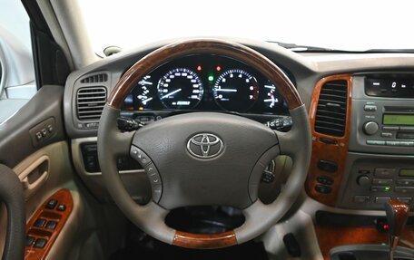 Toyota Land Cruiser 100 рестайлинг 2, 2006 год, 2 400 000 рублей, 16 фотография