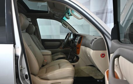 Toyota Land Cruiser 100 рестайлинг 2, 2006 год, 2 400 000 рублей, 12 фотография