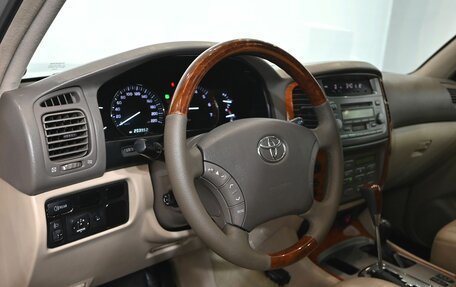 Toyota Land Cruiser 100 рестайлинг 2, 2006 год, 2 400 000 рублей, 17 фотография