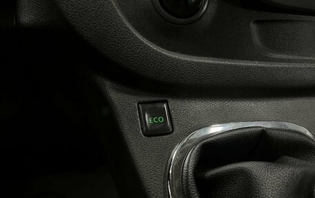 Nissan NV300, 2018 год, 2 995 000 рублей, 22 фотография