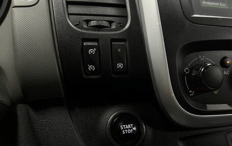 Nissan NV300, 2018 год, 2 995 000 рублей, 21 фотография