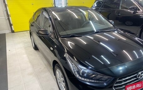 Hyundai Solaris II рестайлинг, 2017 год, 1 075 000 рублей, 2 фотография