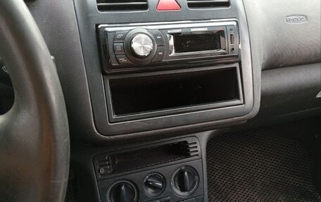 Volkswagen Polo III рестайлинг, 2001 год, 375 000 рублей, 4 фотография