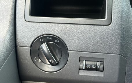 Volkswagen Caravelle T5, 2005 год, 1 195 000 рублей, 18 фотография