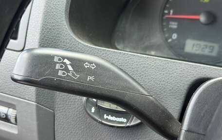 Volkswagen Caravelle T5, 2005 год, 1 195 000 рублей, 17 фотография