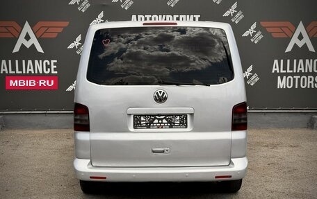 Volkswagen Caravelle T5, 2005 год, 1 195 000 рублей, 6 фотография