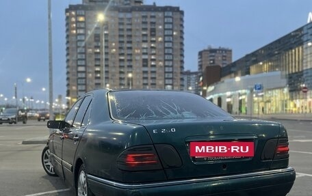 Mercedes-Benz E-Класс, 1998 год, 210 000 рублей, 3 фотография