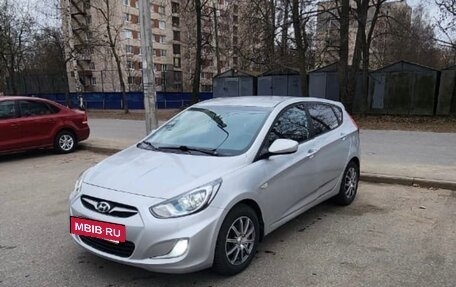 Hyundai Solaris II рестайлинг, 2012 год, 700 000 рублей, 2 фотография
