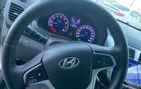 Hyundai Solaris II рестайлинг, 2012 год, 700 000 рублей, 9 фотография