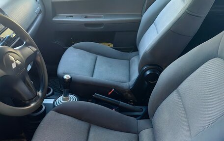 Mitsubishi Colt VI рестайлинг, 2005 год, 270 000 рублей, 6 фотография