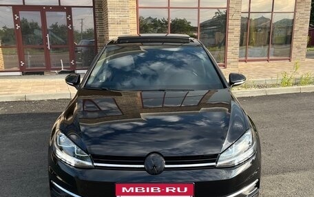 Volkswagen Golf VII, 2021 год, 2 250 000 рублей, 2 фотография