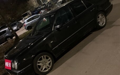 Mercedes-Benz E-Класс, 1997 год, 650 000 рублей, 1 фотография