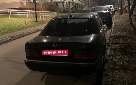 Mercedes-Benz E-Класс, 1997 год, 650 000 рублей, 2 фотография