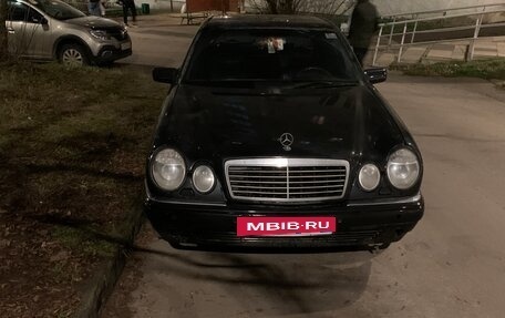 Mercedes-Benz E-Класс, 1997 год, 650 000 рублей, 3 фотография