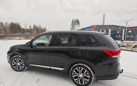 Mitsubishi Outlander III рестайлинг 3, 2016 год, 1 680 000 рублей, 5 фотография