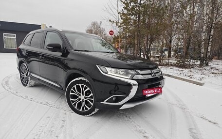 Mitsubishi Outlander III рестайлинг 3, 2016 год, 1 680 000 рублей, 4 фотография